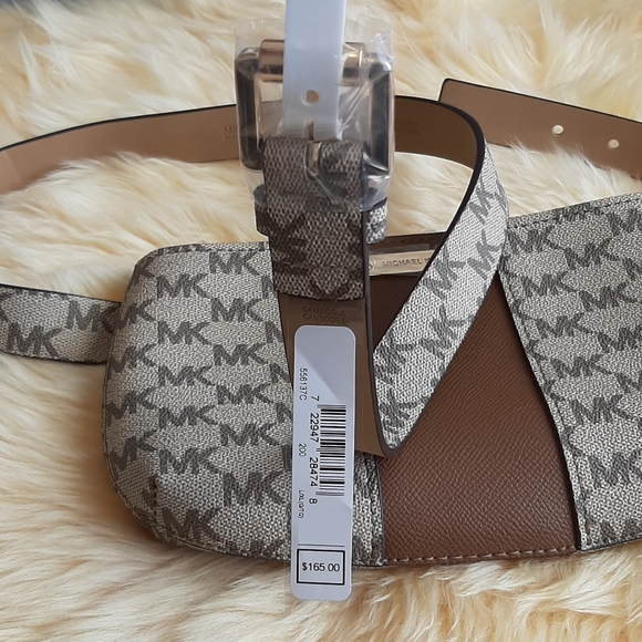 ●SOLD● Michael Kors Belt Bag - Picture 5 of 6